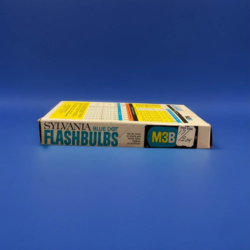 VINTAGE SYLVANIA BLUE‎ DOT M3B FLASHBULBS - 12 bulbs in box